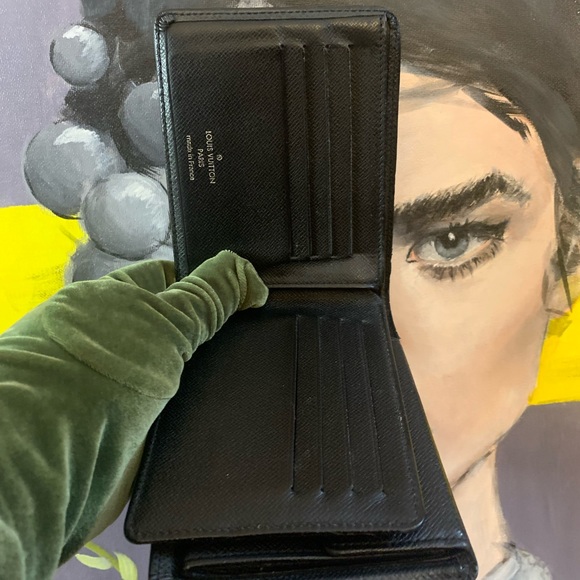 Louis Vuitton Taiga Men’s BiFold Wallet - Picture 4 of 6